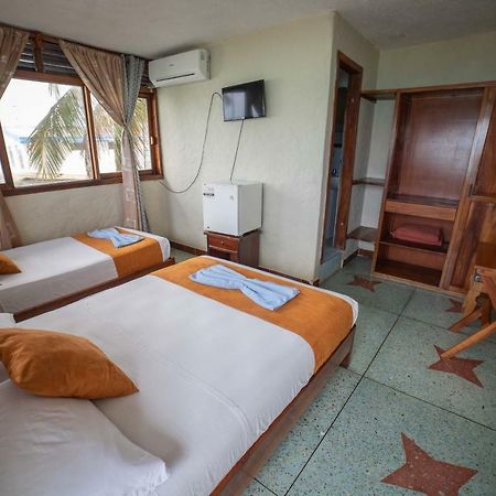 Hostal Estrella De Mar Puerto Ayora  Bagian luar foto