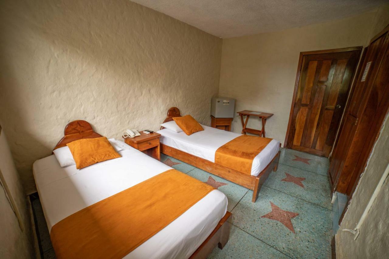Hostal Estrella De Mar Puerto Ayora  Bagian luar foto