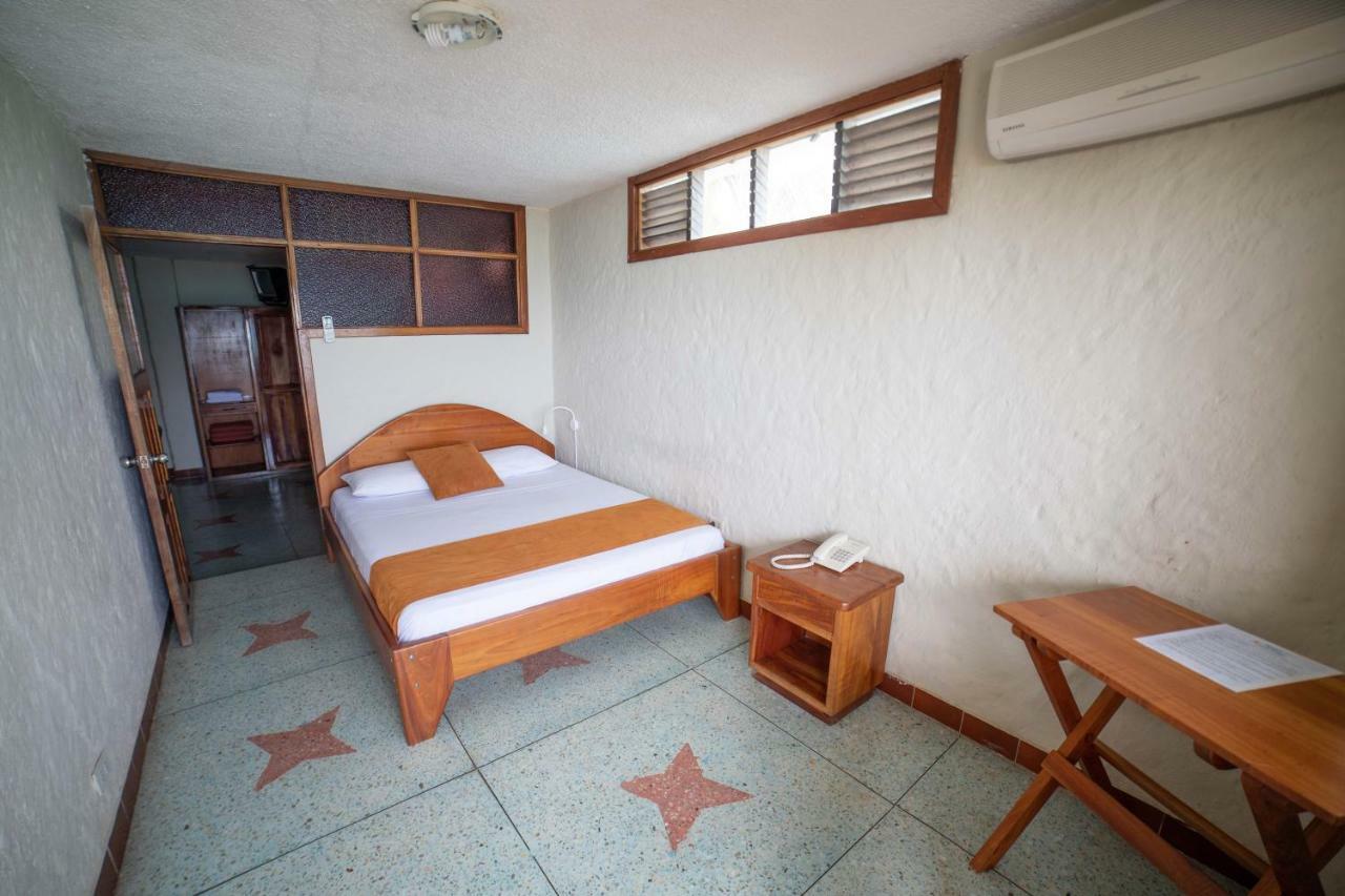 Hostal Estrella De Mar Puerto Ayora  Bagian luar foto
