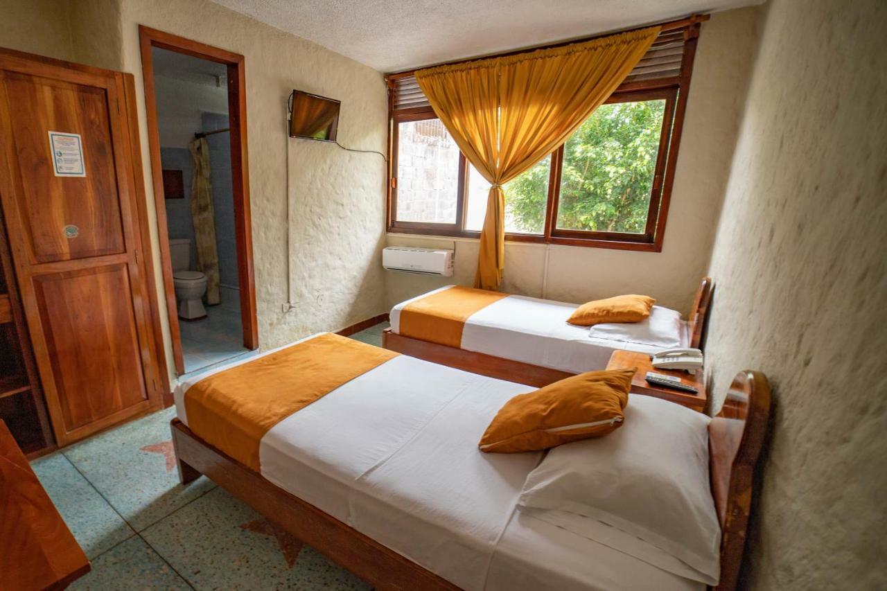 Hostal Estrella De Mar Puerto Ayora  Bagian luar foto